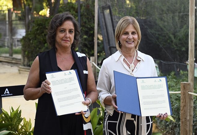 Fotografía firma convenio